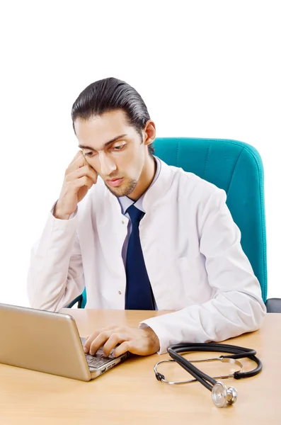 Muž lékař pracující na laptop — Stock fotografie