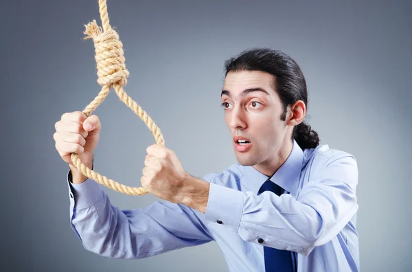 Affärsman att begå självmord genom hängande — Stockfoto