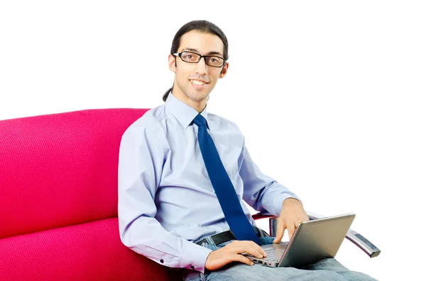 Student werkt met laptop zittend op de Bank — Stockfoto