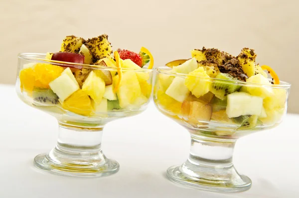 Dessert di frutta nel piatto — Foto Stock