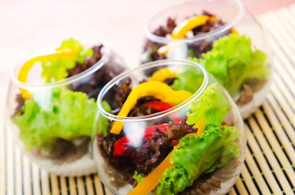 Kase taze sağlıklı salata — Stok fotoğraf