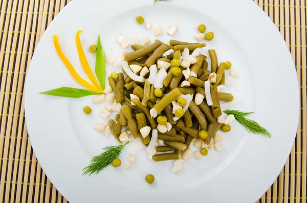 盘子里的绿豆沙拉 — 图库照片