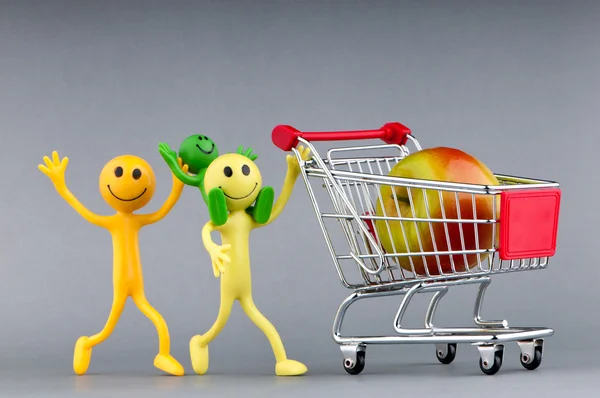 Happy family with shopping cart — Stock Photo, Image