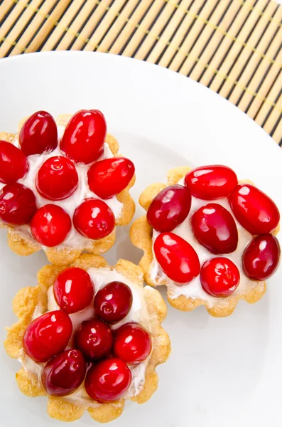 Pasteles de frutas en el plato —  Fotos de Stock