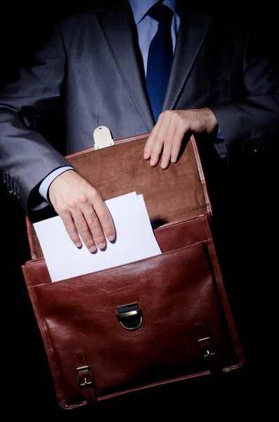 Espía de negocios con maletín —  Fotos de Stock