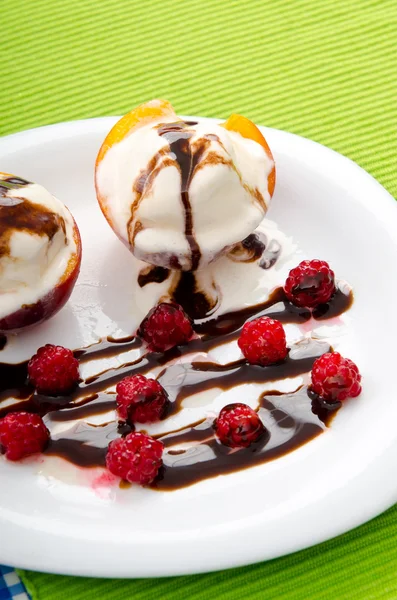 フルーツとアイスクリーム食品のコンセプト — ストック写真