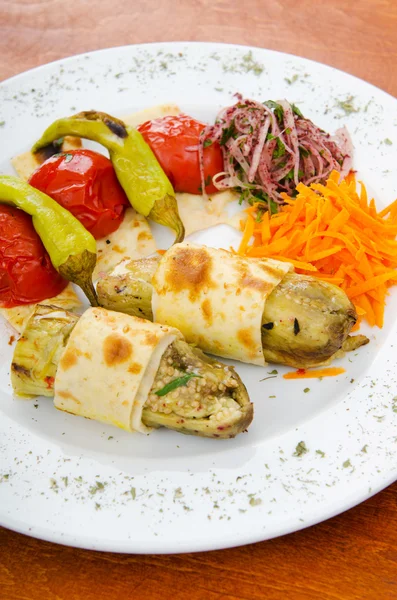 접시에 담아 놓은 야채 — 스톡 사진