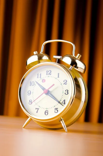 Alarm clock against curtain — Stockfoto