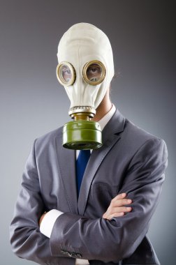 iş adamı giyen gaz maskesi