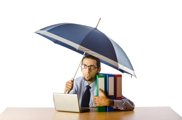 Forretningsmann med paraply på kontoret – stockfoto