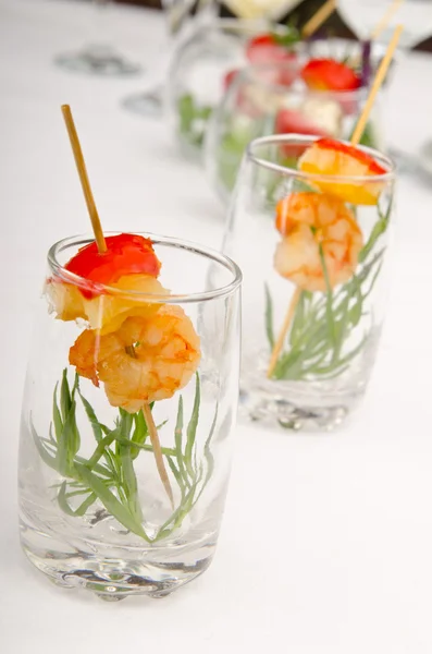 Glasses with king prawns — Stock Photo, Image