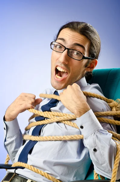 Ung affärsman bunden med rep — Stockfoto