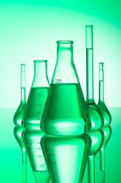 Chemisch laboratorium en buizen — Stockfoto