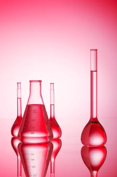 Tubes en verre chimique en laboratoire — Photo