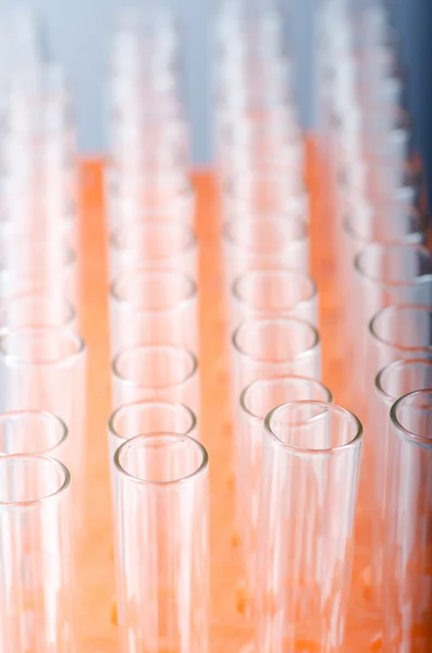 Concetto di laboratorio con tubi in vetro — Foto Stock