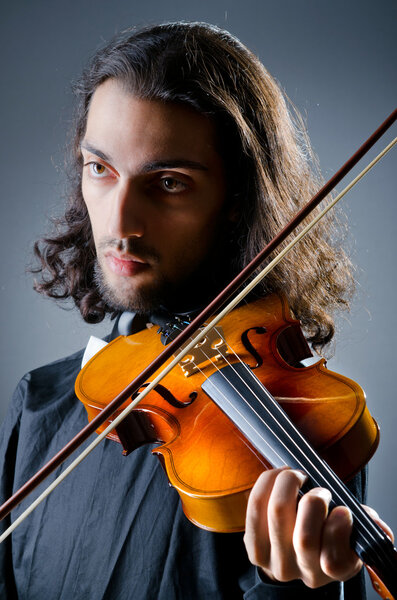 Violin player playing the intstrument