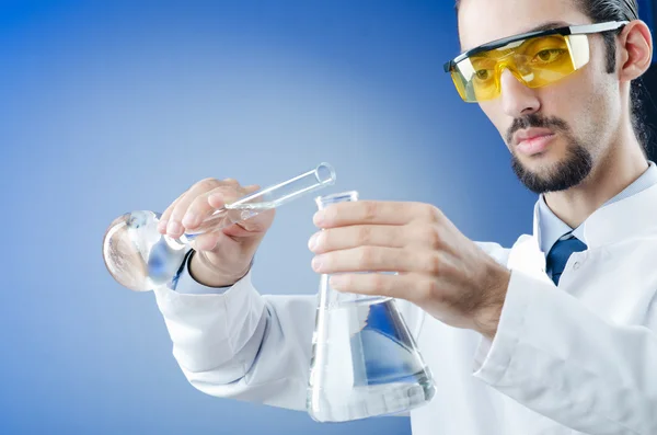 Young chemist student working in lab — Stock Photo, Image