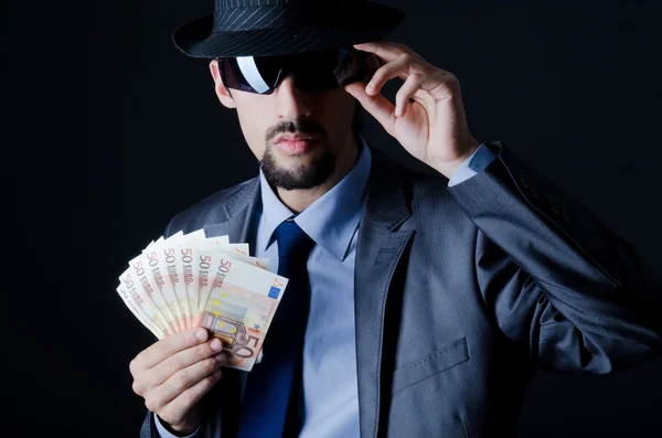 Mann mit Falschgeld — Stockfoto