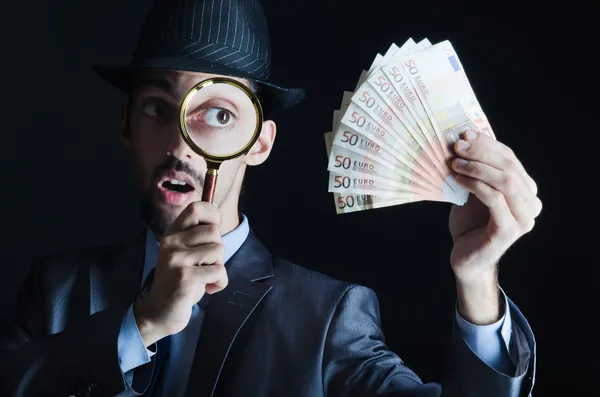 Mannen med counterfeir pengar — Stockfoto