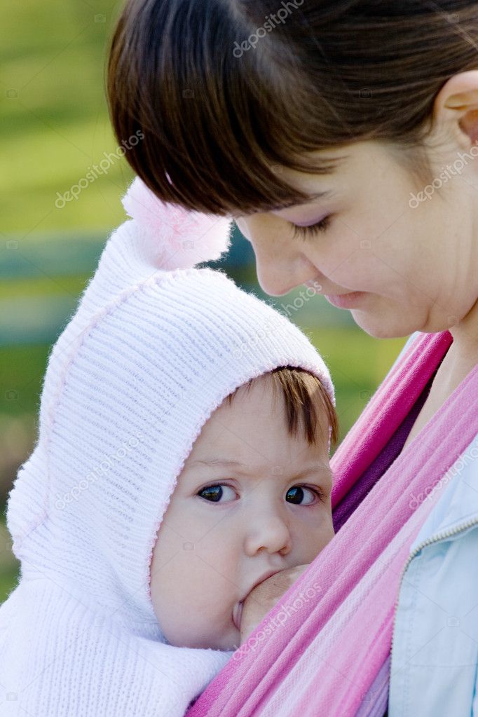 baby sling for breastfeeding