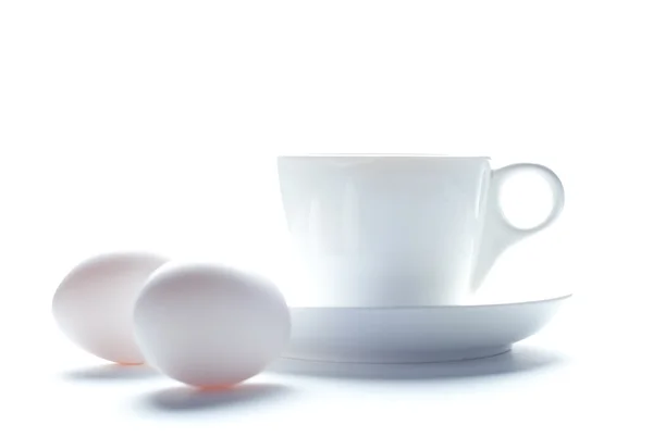 Kahvaltı için yumurta ve kahve fincan — Stok fotoğraf