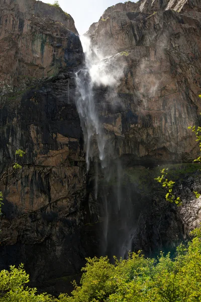 Waterfall Gorge Belagorka. Kyrgyzstan. — Stock Photo, Image