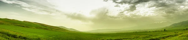 Панорамный горный пейзаж — стоковое фото