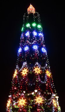 Işıklı Noel ağacı