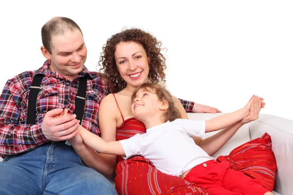 Rodziców z córką na białej skórzanej sofie — Zdjęcie stockowe