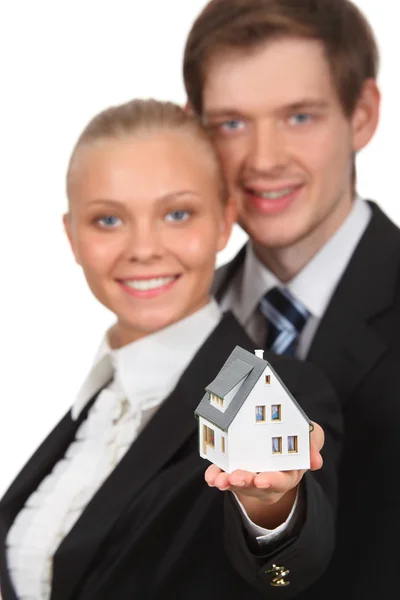 Young couple isolated holding home — Stock Photo, Image