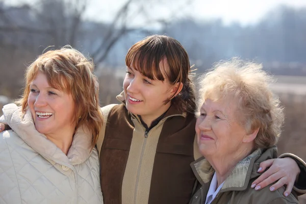 Donne di tre generazioni di una famiglia — Foto Stock