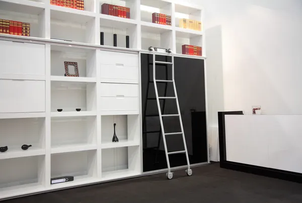 Habitación con armario de libros —  Fotos de Stock