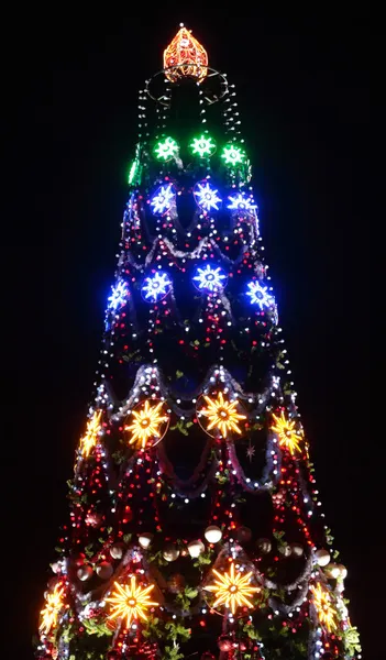 Kivilágított karácsonyfa — Stock Fotó