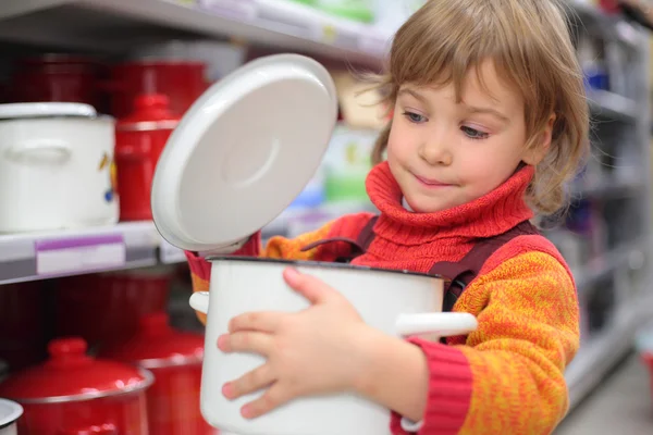 Pan ile alışveriş, küçük kız — Stok fotoğraf