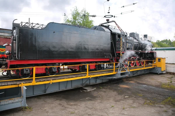 Locomotora de vapor en el museo —  Fotos de Stock