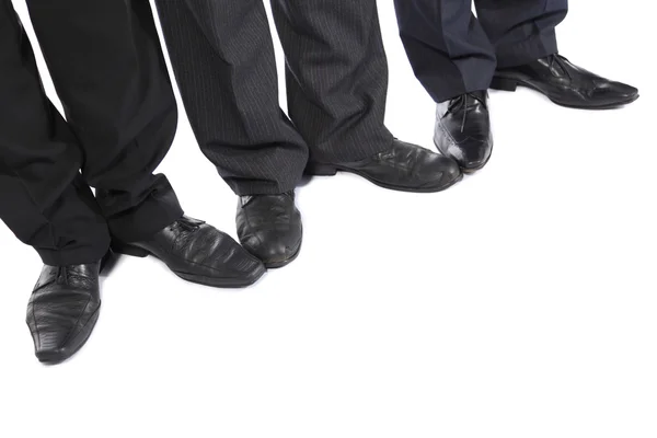 Ноги трех бизнесменов — стоковое фото