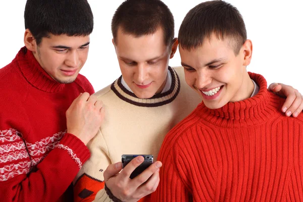 Drie vrienden kijken op handheld computer — Stockfoto