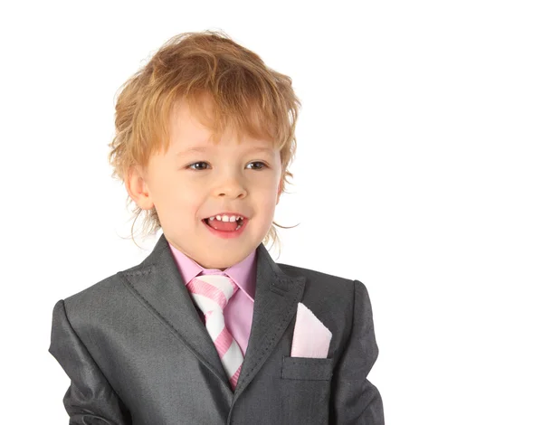 Улыбающийся мальчик в костюме — стоковое фото