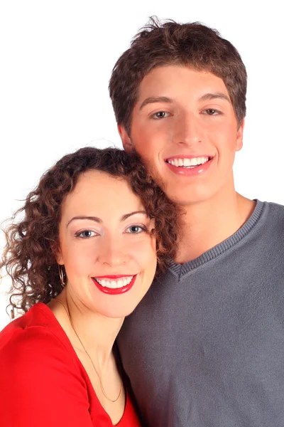 Молодая пара улыбается — стоковое фото