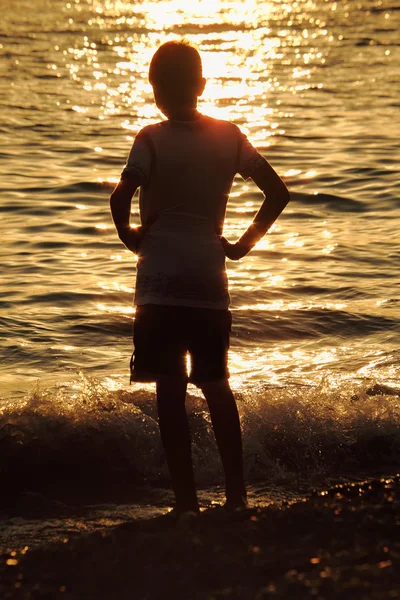 Silhouette teenager — Stock Photo, Image