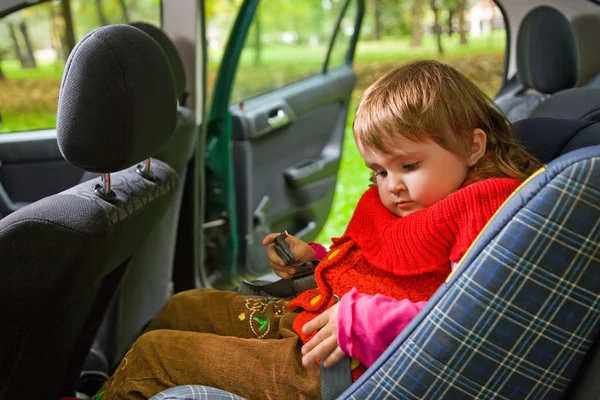 Little girl sit in car in park — Stock Photo, Image