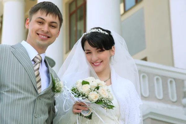 Il ritratto della coppia appena sposata — Foto Stock