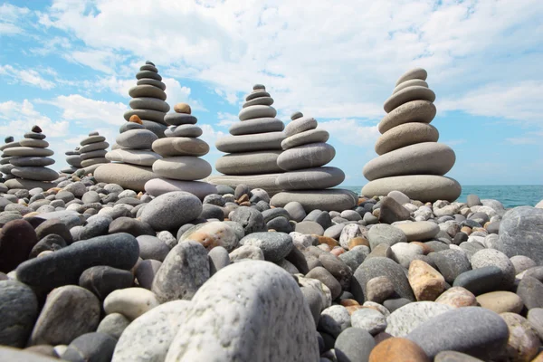 Zen Steine gegen den Himmel — Stockfoto