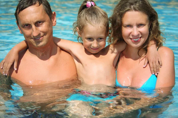 Family in pool — Stock Photo, Image