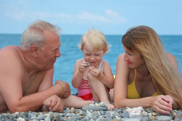 Mother and grandfather with child on sea coast — Stock Photo, Image