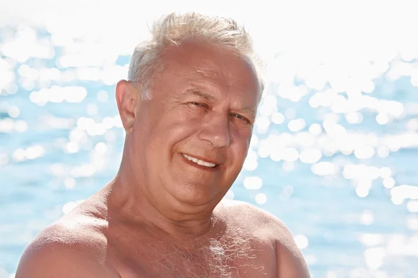 笑顔海岸の男性高齢者の肖像画 — ストック写真