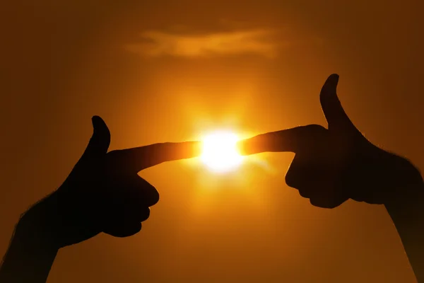 Fingers pointing to sun gesture — Stock Photo, Image