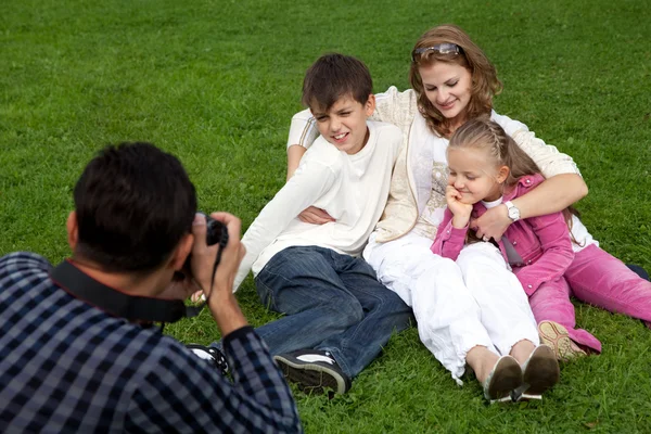 stock image Man photographes his family outdoors