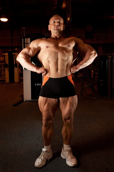 보디 그의 근육을 보여 줍니다. — 스톡 사진