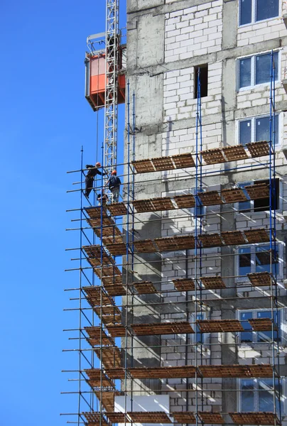 Building in scaffolds — Stock Photo, Image
